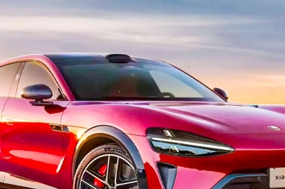 thumbnail - 따스한 봄날, 도로 위 시선집중… 1억에 만나는 990마력 슈퍼 SUV