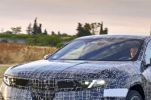 기사로 이동 - 뒷좌석이 그냥 영화관이네… 720km 주행거리 자랑하는 BMW 신형 7시리즈