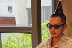 기사로 이동 - 결혼하더니 더 과감해졌네… 40세 생일 맞은 변요한의 파격 근황