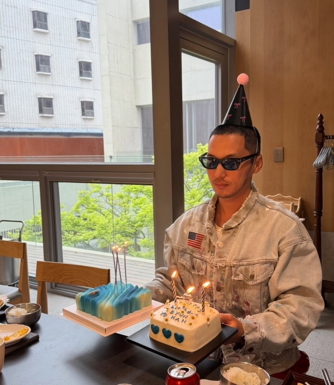 thumbnail - 결혼하더니 더 과감해졌네… 40세 생일 맞은 변요한의 파격 근황