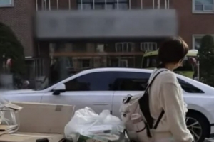 기사로 이동 - 연기가 재미없어 떠났던 그녀… 최강희, 폐지 주워 손에 쥔 ‘2천원’의 무게