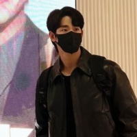 thumbnail - 김수현, ‘수척·피폐’ 성수동 목격담 충격…“숨만 쉬어도 수천만 원”