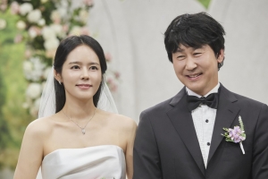기사로 이동 - 이게 며칠 전 사진이라구요?… 20년 전 미모 그대로 재현한 한가인