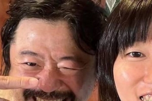 기사로 이동 - 제가 디자인을 잘하는 이유는… ‘베테랑2’ 포스터 디자이너의 소신 발언