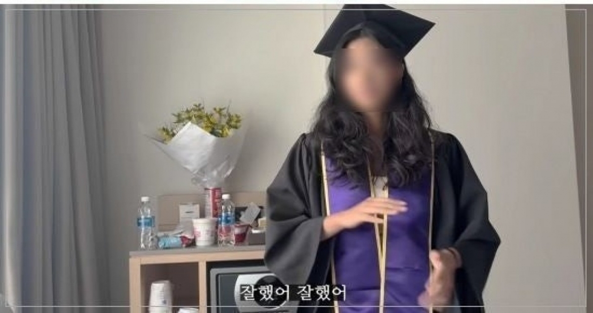 thumbnail - 품 안의 자식이라 생각했는데… 미스코리아 장윤정, 훌쩍 큰 딸 졸업식 현장