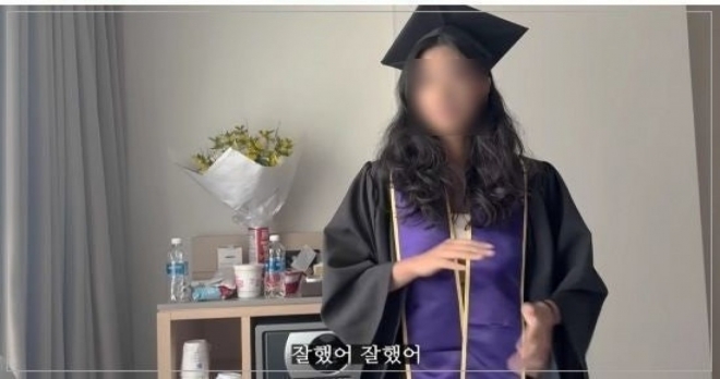 thumbnail - 품 안의 자식이라 생각했는데… 미스코리아 장윤정, 훌쩍 큰 딸 졸업식 현장