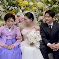 thumbnail - 할머니, 이제는 웃으세요… 故최진실 딸 최준희, 눈물의 결혼식 현장