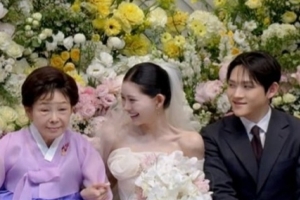기사로 이동 - 할머니, 이제는 웃으세요… 故최진실 딸 최준희, 눈물의 결혼식 현장