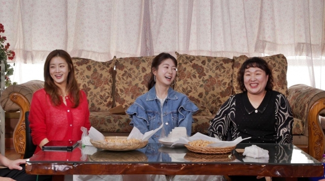 thumbnail - 엄마 눈엔 다 그렇게 보여요?… 이요원이 직접 밝힌 ‘박보검 닮은꼴’ 아들