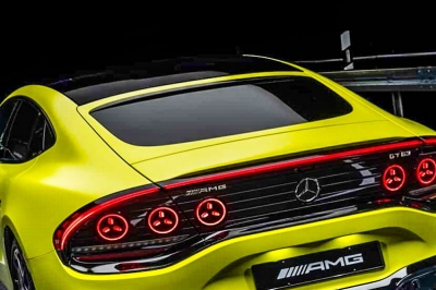 thumbnail - 이게 정말 벤츠가 맞나요… V8 심장 버리고 나타난 신형 AMG GT