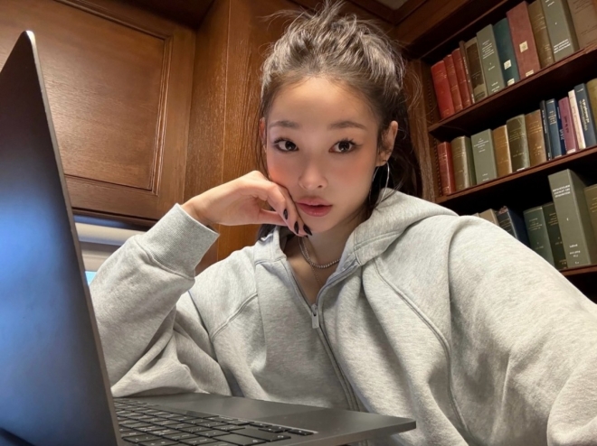 thumbnail - 졸업식 카메라 정확히 찾아보더니… 컬럼비아 뒤집은 ‘신세계 손녀’ 한마디
