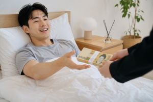 기사로 이동 - “일 안 해도 월 30만원씩 준다?”…‘보편적 기본소득’ 다시 주목받는 이유