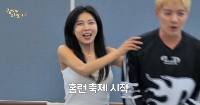 thumbnail - 아무도 안 봤으면 좋겠다더니… 23년 만에 ‘홈런’으로 음악방송 복귀한 여배우