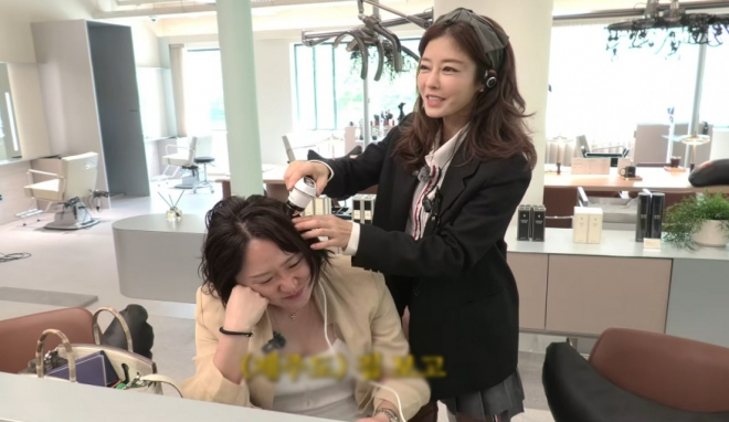 thumbnail - “이렇게 힘든 줄 알았으면 못 했죠”… 쥬얼리 이지현, 미용실 원장 된 근황
