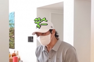 기사로 이동 - 마스크 써도 아우라가 다르네요… 고소영 유튜브에 8초 등장한 남편
