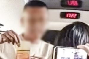 기사로 이동 - 우리 애가 뭘 보고 배울지… 인종차별에 여성비하까지 한 홍콩 교장