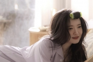 기사로 이동 - 이번엔 1만원대로 나왔네요… ‘완판 신화’ 구혜선이 내놓은 새 파우치