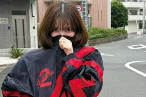 기사로 이동 - 작년엔 빨간 점퍼 때문에 곤욕 치르더니… 지방선거 앞두고 올라온 카리나 사진