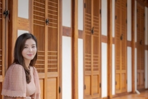 기사로 이동 - “빛의 속도로 달려와주신”…자택서 강도 만난 김규리, 경찰에 한 말
