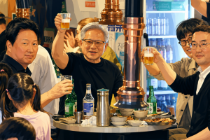 기사로 이동 - 젠슨 황, 홍대 ‘삼소회동’…구광모 냅킨 깔고, 최태원 고기 구운 ‘그곳’ 어디?