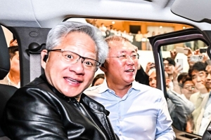 기사로 이동 - “현대차 시간 왔다” 젠슨 황, 새만금 콕 찍어 ‘AI 밸리’ 투자 선언