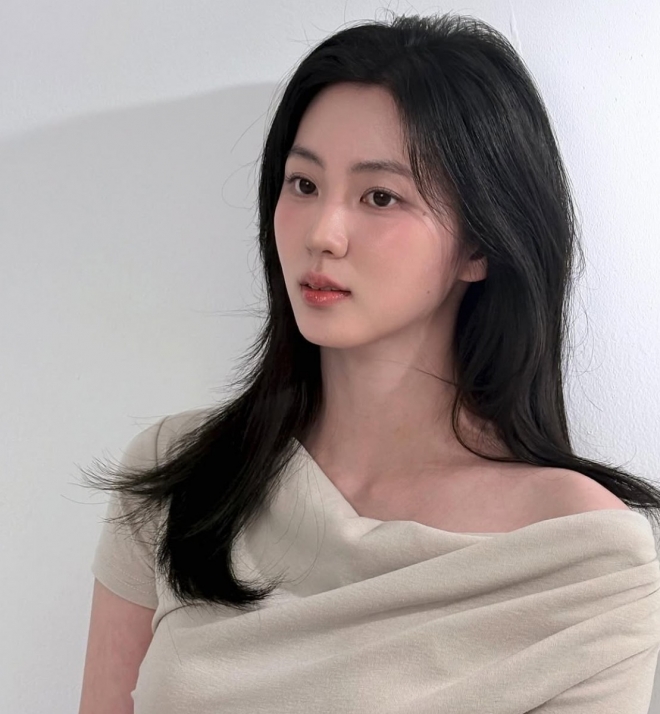 thumbnail - “영양가 없는 껍데기뿐”…권은빈, 10년 만에 연예계 떠나는 진짜 이유