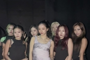 기사로 이동 - 혜리 팬미팅 밀착 드레스에 ‘아랫배’ 포착…코디가 안티?