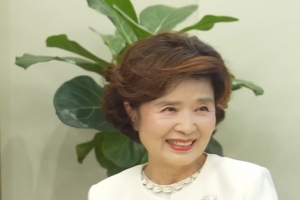 기사로 이동 - “남편·자식 속 썩일 일 없어”…75세 윤미라, 의사도 놀란 동안 비결