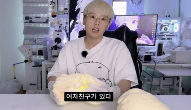 thumbnail - “사진 속 그녀 맞다”…229만 유튜버 신사장, 여자친구 최초 공개