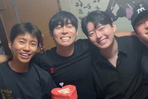 기사로 이동 - 임영웅 생일 맞아 청계산에…치과의사·래퍼 조합 정체