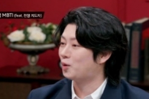 기사로 이동 - “말 안 해도 알아서 무릎 꿇어” 김희철 폭탄 발언, 이효리 반응 보니