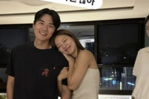 기사로 이동 - “가슴 너무 붙였다” 지적에…이현이 남편과 초밀착 사진 올린 송해나