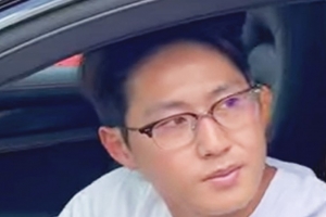 기사로 이동 - 연봉 60억 이강인 포르쉐 화제…월드컵 탈락과 엇갈린 희비