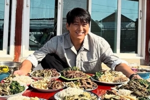 기사로 이동 - 요리 영상 4억뷰 터진 배우 류수영, 요리책 30쇄 찍더니…