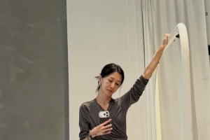 기사로 이동 - 46세 윤혜진, 남편 엄태웅도 놀란 ‘군살 제로’ 몸매…식단 보니