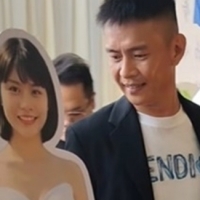 thumbnail - 웨딩드레스 입은 등신대와 결혼한 남자…BJ 여친과의 마지막 약속
