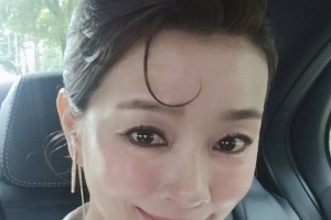 기사로 이동 - “제니 미안, 내가 죄인”…김원희가 따라한 ‘멧 갈라’ 스타일
