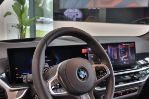 기사로 이동 - “아빠가 더 신났다” BMW X5, 패밀리카로 딱인데 가격은 만만치 않네