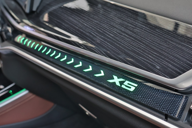 thumbnail - “아빠가 더 신났다” BMW X5, 패밀리카로 딱인데 가격은 만만치 않네