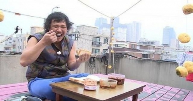 thumbnail - “대출 무서워서…” 육중완 8억 옥탑방 건물, 40억 되자 나온 한 마디