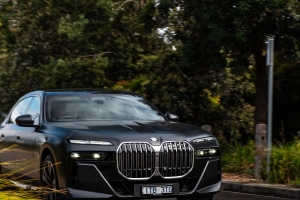 기사로 이동 - ‘이러니 S클래스 안 사지’ 2천만 원 할인 BMW 7시리즈, 오너들 속내는