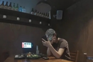 기사로 이동 - “하고 싶은 얘기 참 많다” 장윤정, 친모 논란 16일 만에 보인 모습