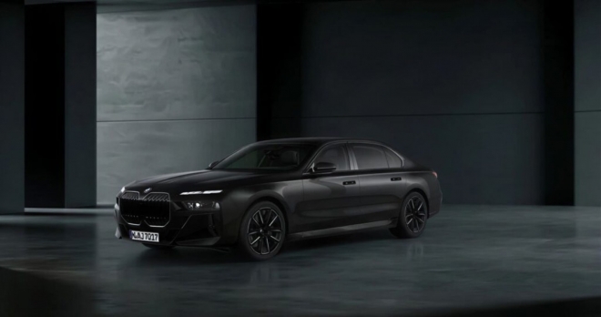 thumbnail - BMW 7시리즈, 1억 8100만원에 ‘올 블랙’ 입혔더니… 아빠차 느낌 싹 사라졌다
