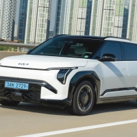 thumbnail - “160만원 아끼고 41km 더 간다”…비슷한 가격에도 EV3 vs EV5 계속되는 고민