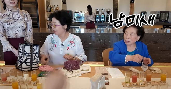 thumbnail - “남자만 보면 쓰다듬어” 87세 전원주, 훈남 스태프에 돌발 행동