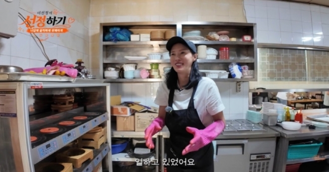 thumbnail - “모아둔 돈 거의 바닥났다” 이선정, 초고속 이혼 14년 만에 식당 주방 선 이유