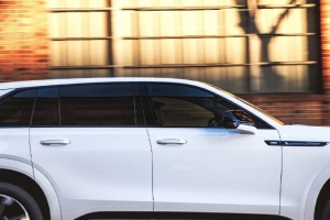 기사로 이동 - 2억 8천인데 계약 줄 섰다? 캐딜락 전기 SUV, 739km 주행거리 보니 “이해가네”
