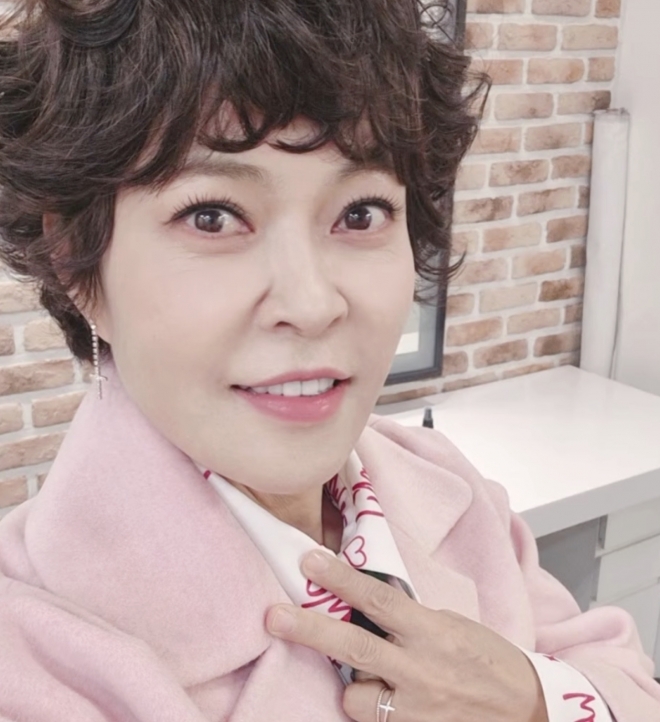 thumbnail - ‘빵, 떡볶이 어떡하지’ 50대 조혜련, 4개월 8kg 감량 비결은 의외로 간단했다