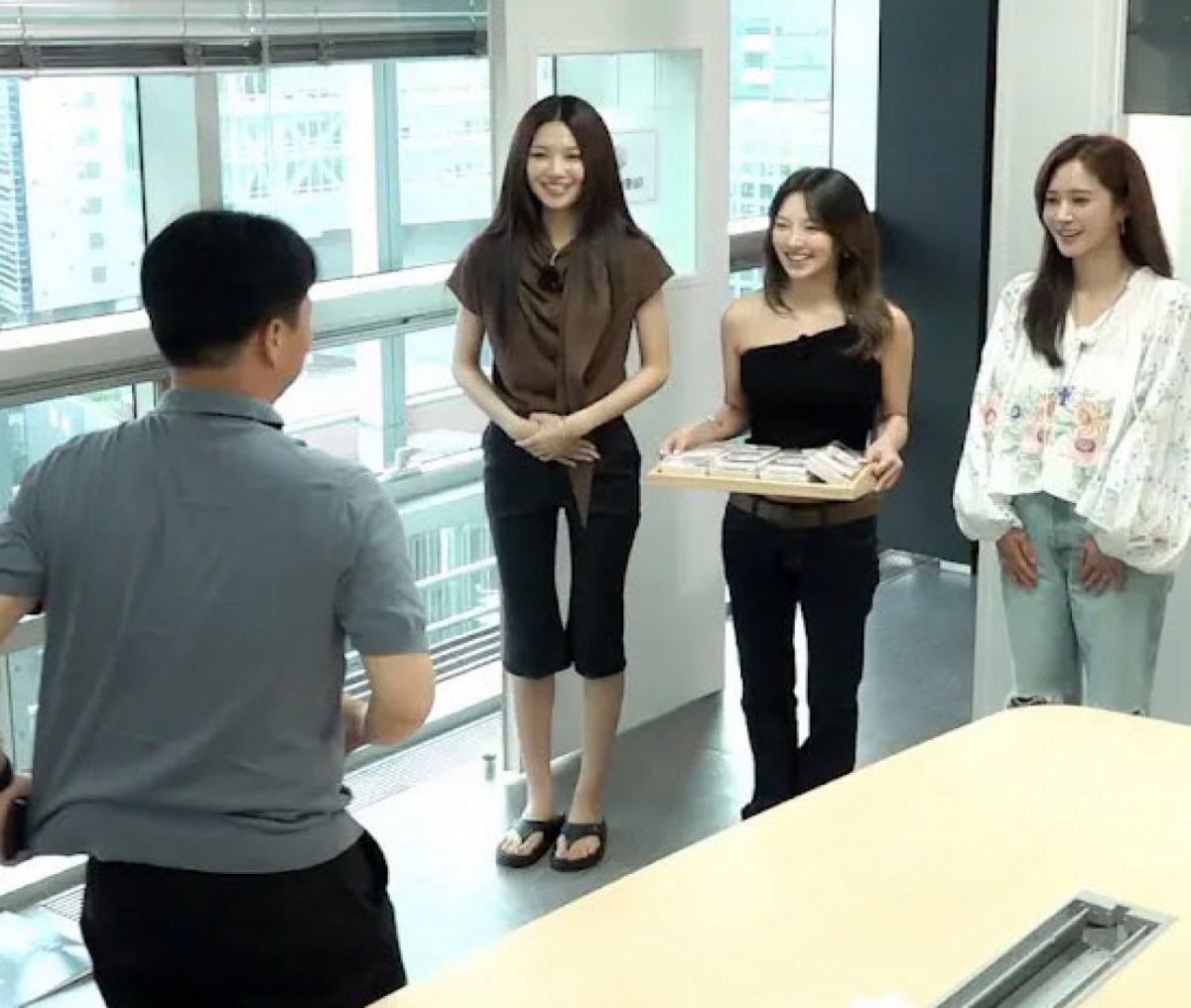 thumbnail - “헬기 3대 띄워라” 소녀시대, MBC에 던진 황당 요구사항의 정체
