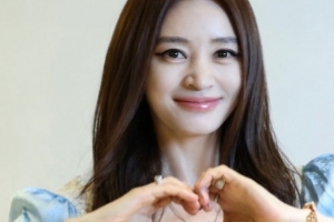 기사로 이동 - 김혜수, 성대 교수 시절 일화에 ‘깜짝’…“카드 주시더니 그냥”